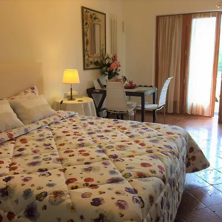 Residenza Fontana Del Ferro Guest house 2*